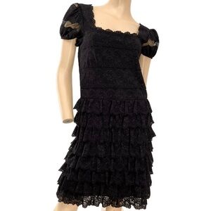 Betsey Johnson- VTG Y2K black lace cap sleeve dress with ruffle skirt- 10
